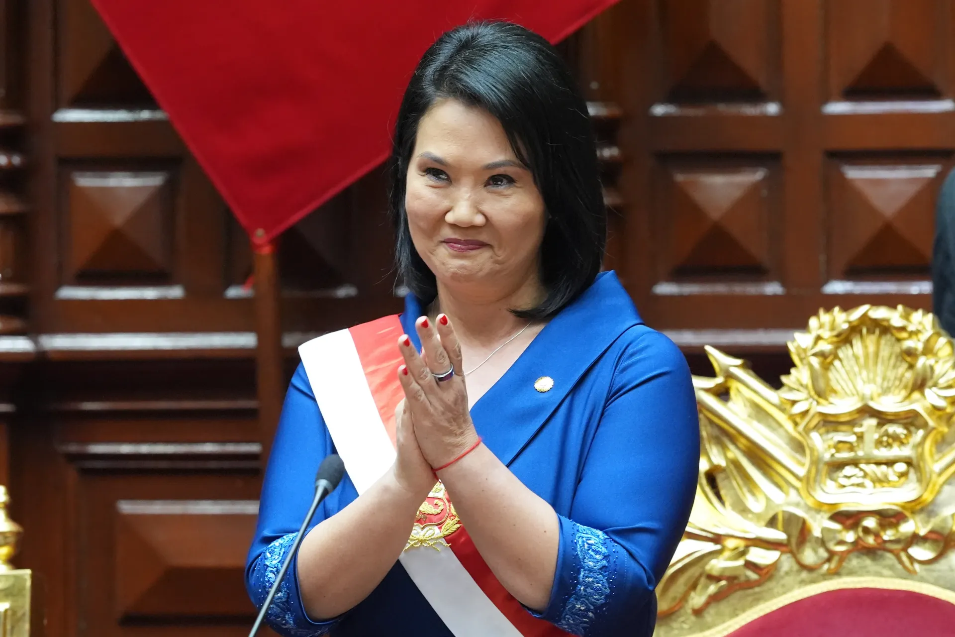 Keiko Fujimori reacciona tras posesionarse como presidenta de Perú para el quinquenio 2026-2031 este martes, en Lima (Perú). EFE/ Guadalupe Pardo