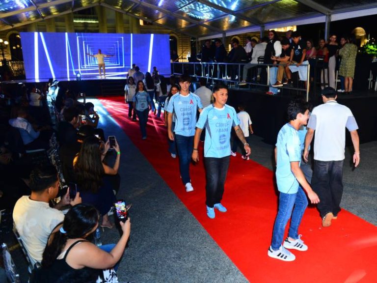 Alianza FC reveló a la marca deportiva que vestirá al equipo blanco en el próximo torneo salvadoreño.