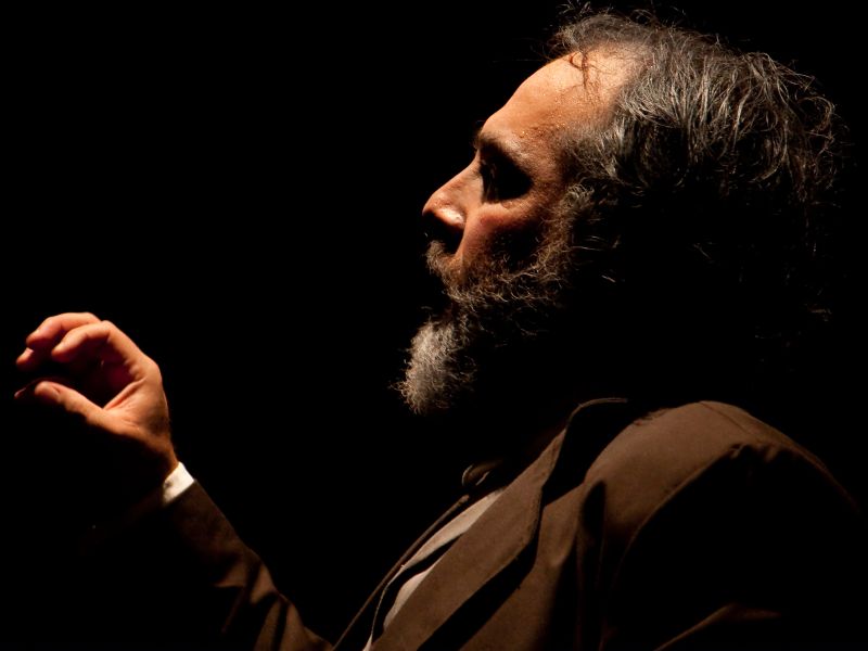 Leandro Sánchez Arauz en el unipersonal "Marx ha vuelto"