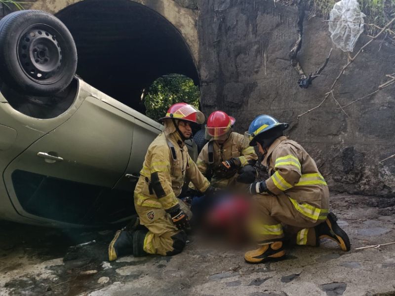 accidente tecoluca barranco rescate