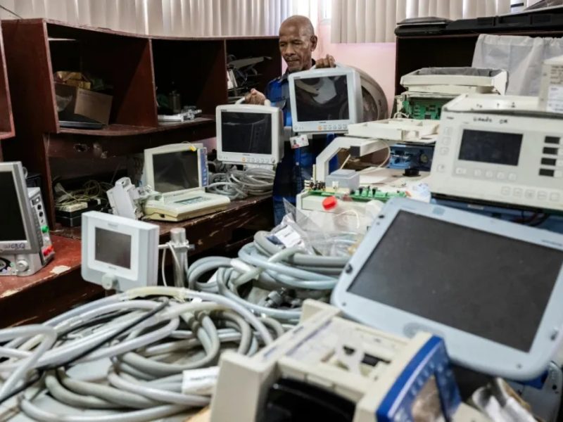 Cuba presenta máquinas de salud dañadas constantemente. Foto EDH/AFP