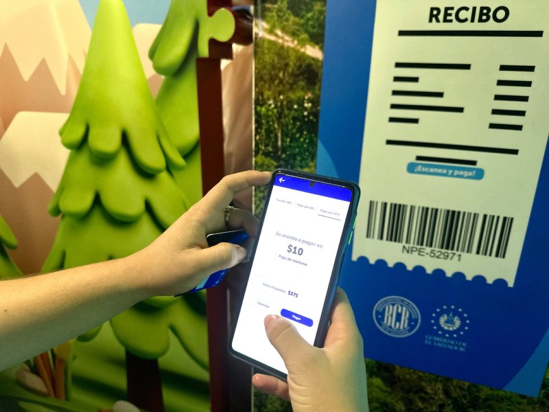 La iniciativa permite a jóvenes de El Salvador a cómo administrar canales digitales. Foto EDH/Cortesía