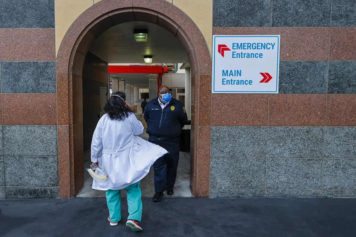 El repunte de casos de ciclosporiasis ha reavivado las críticas a los despidos masivos realizados el año pasado por la administración Trump en las agencias federales de salud