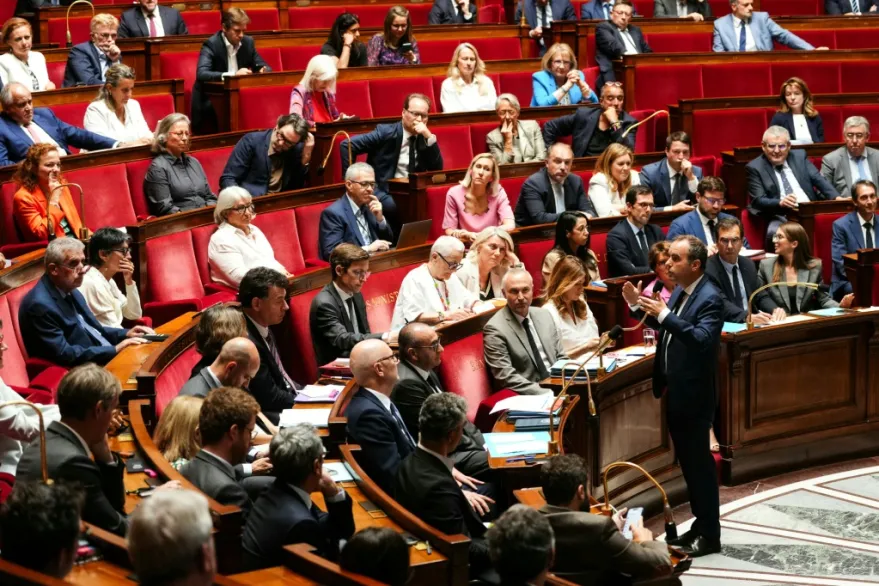 El Parlamento francés aprobó este martes un proyecto de ley que prohíbe el acceso a las redes sociales a los menores de 15 años