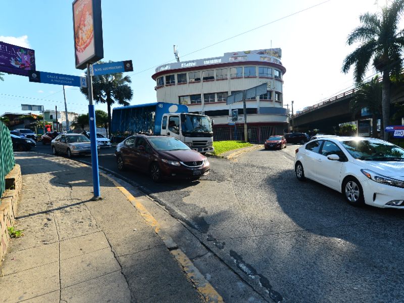 Prohibido aparcar cerca del estadio Cuscatlan