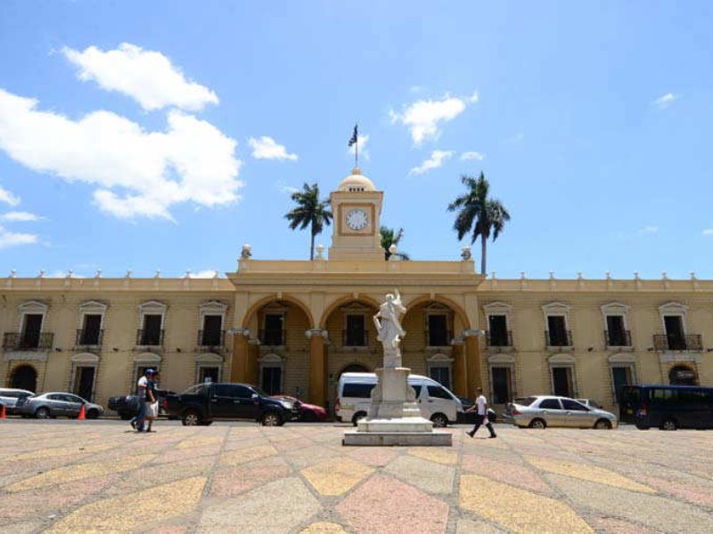 La alcaldía de Santa Ana es una de las municipalidades de El Salvador que anunció la suspensión de servicios por la celebración. Foto EDH/Archivo