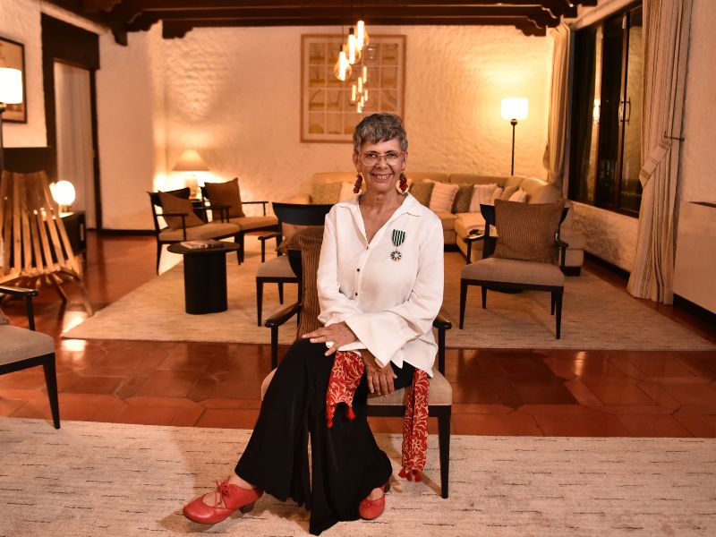 Paula Heredia recibe la medalla de Caballero de la Orden de las Artes y las Letras de Francia
