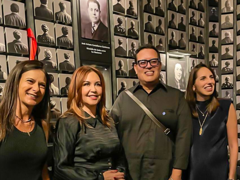 Embajadora de El Salvador en México, Delmy Cañas, en evento en honor de Arturo Castellanos
