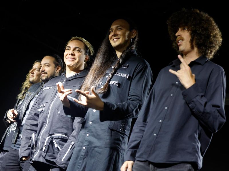 Cristian Castro y su grupo La Esfinge