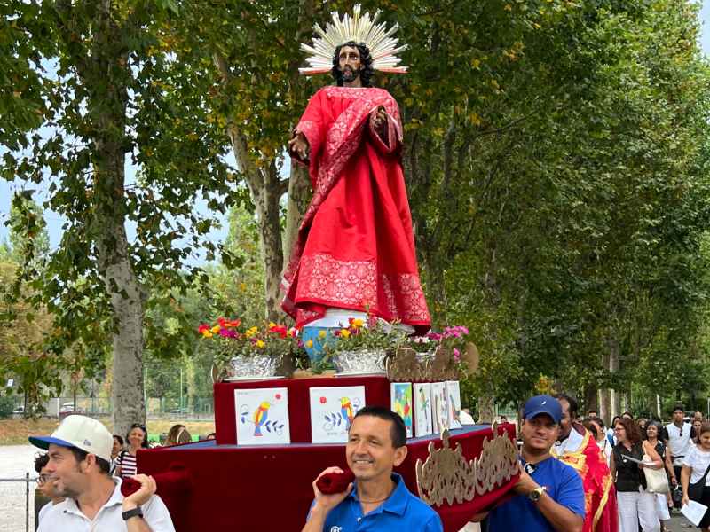 La comunidad de salvadoreños en Milán participaron con devoción en la actividad. Foto EDH/Fabrizio Ottavio BERARD
