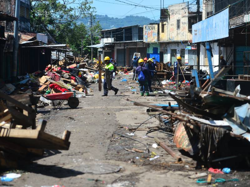 LM- Mercado- Central-Desalojo- Calles- Cerradas- Avenidas- Trabajos- Limpieza