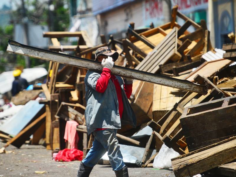 LM- Mercado- Central-Desalojo- Calles- Cerradas- Avenidas- Trabajos- Limpieza trabajadores