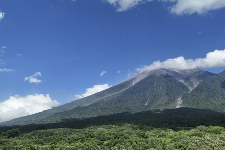 La erupción del volcán de Fuego en Guatemala provocó la evacuación de más de 1.700 personas