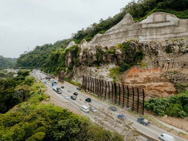 El cierre en el tramo de Los Chorros permitirá reducir el riesgo en un talud de roca de la zona. Foto EDH/Cortesía