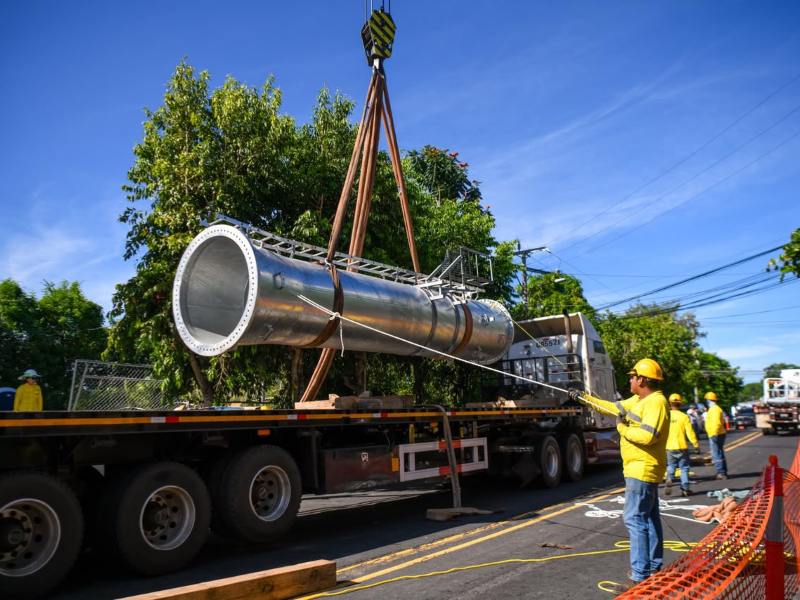 La instalación de la torre del Aerocable inició el martes por la mañana. Foto EDH/Cortesía