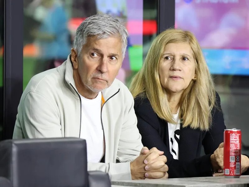 Los padres de Lionel Messi, Jorge Messi (i) y Celia Cuccittini. EFE/ Giorgio Viera