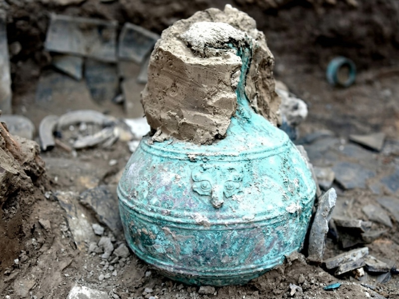 Vasija conteniendo vino de 2,300 años de antigüedad localizada en China