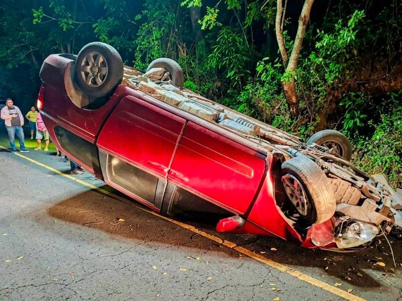 accidente carro volcado Quezalte