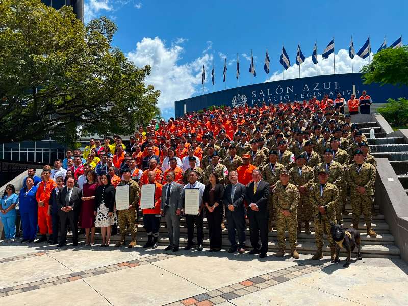 homenaje rescatistas salvadorenos venezuela