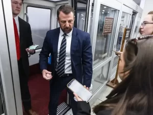 El Secretario de Seguridad Nacional de los Estados Unidos, Markwayne Mullin, recordó que el Estatus de Protección Temporal (TPS) «nunca fue diseñado para ser permanente».