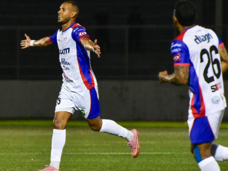Rafael Aguila volante Firpo