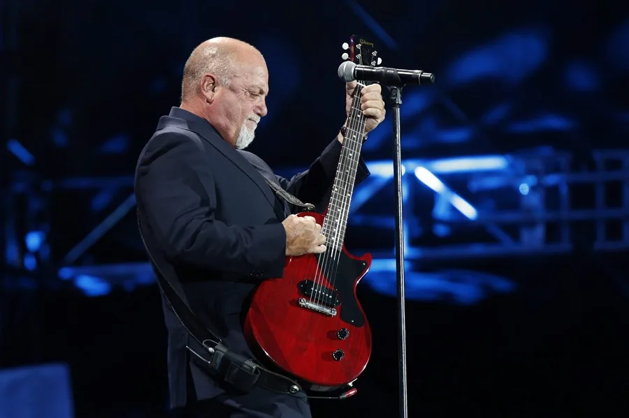 Fotografía de archivo del músico estadounidense Billy Joel en un concierto, en Boston, Massachusetts (EE.UU.). EFE