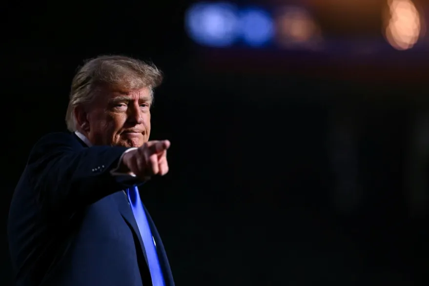 El presidente Donald Trump prometió 5.000 dólares a cada «adulto estadounidense» si los republicanos mantienen el control de la Cámara de Representantes y del Senado