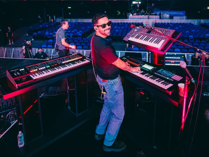 Jonathan Meléndez, tecladista del grupo de indie rock mexicano Camilo Séptimo