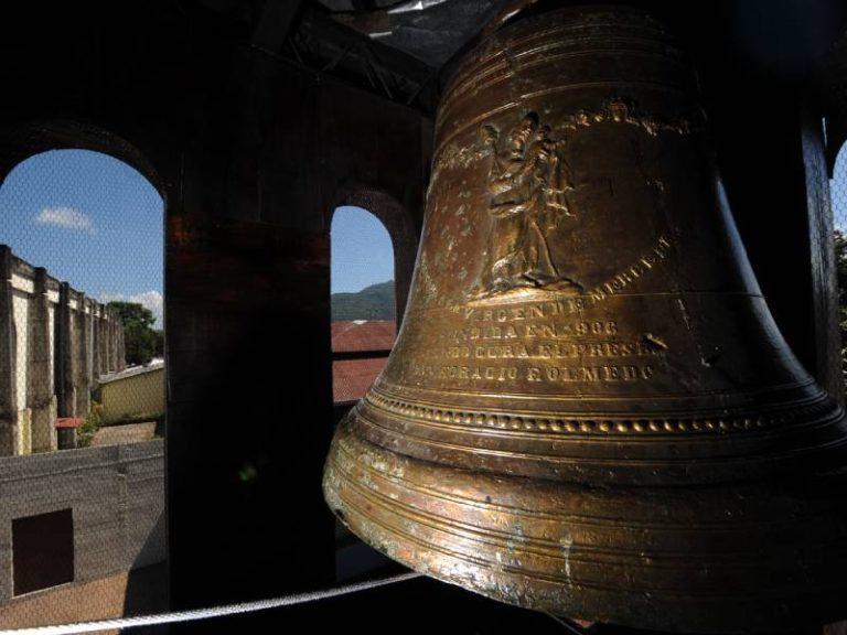 Campanario de la Parroquia Nuestra Señora de la Merced en San Salvador, símbolo del movimiento independentista.