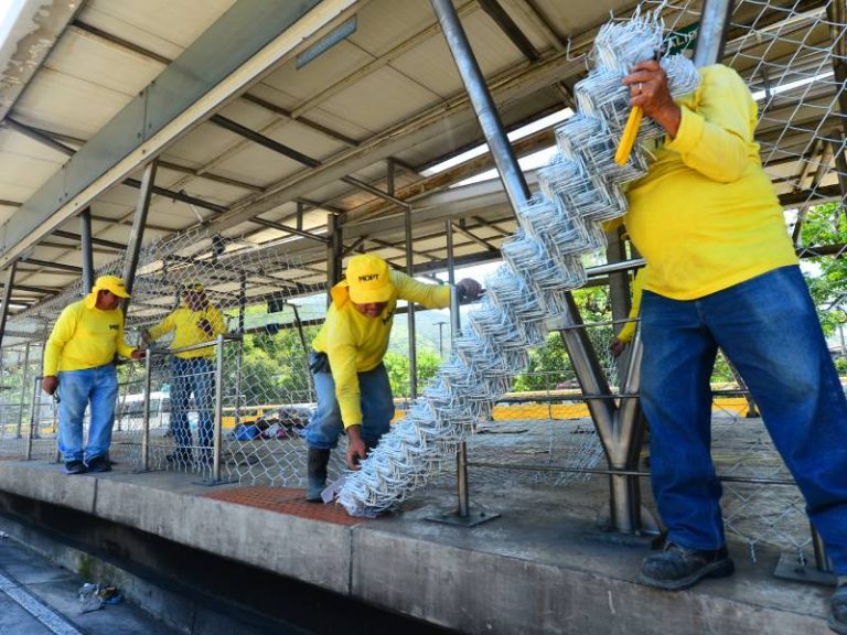 Obras de intervención en la infraestructura de una estación del Sistema Integrado de Transporte del Área Metropolitana de San Salvador (SITRAMSS).