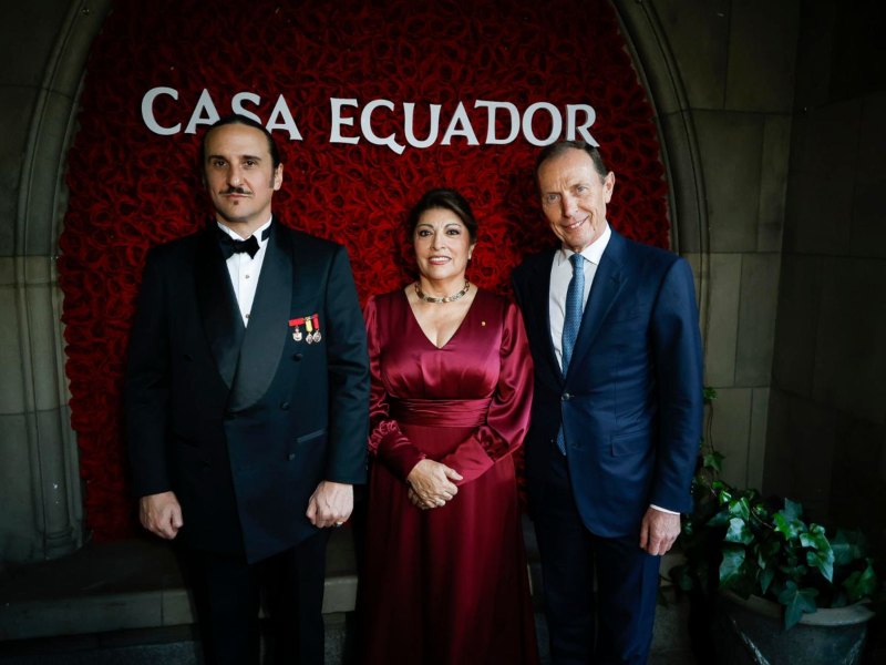 Luis Felipe Fernández-Salvador y Campodonico, VI Marqués de Lises y Wilma Andrade Muñoz,Emilio Butragueño