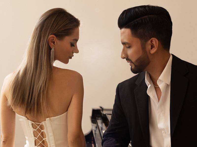 Sesión fotográfica de los pianistas Andrés Ángel y Liyana Karabach