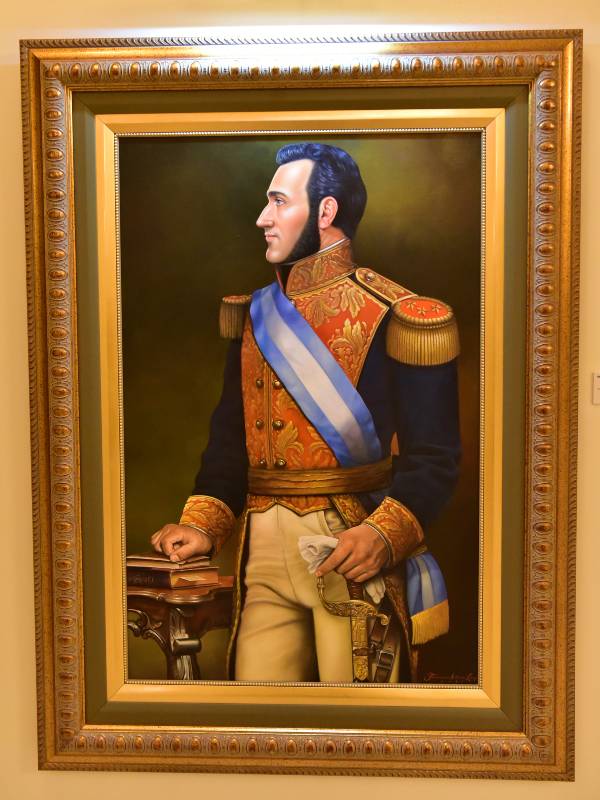 Retrato de Francisco Morazán exhibido en el nuevo mausoleo en su memoria en el Centro Histórico capitalino