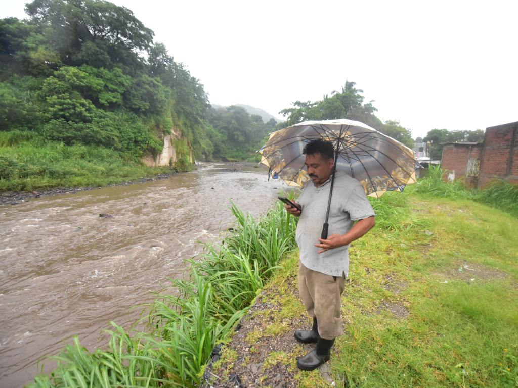 Por medio de llamada telefónica los habitantes monitorean lluvias en Santa Tecla y la parte alta de San Salvador