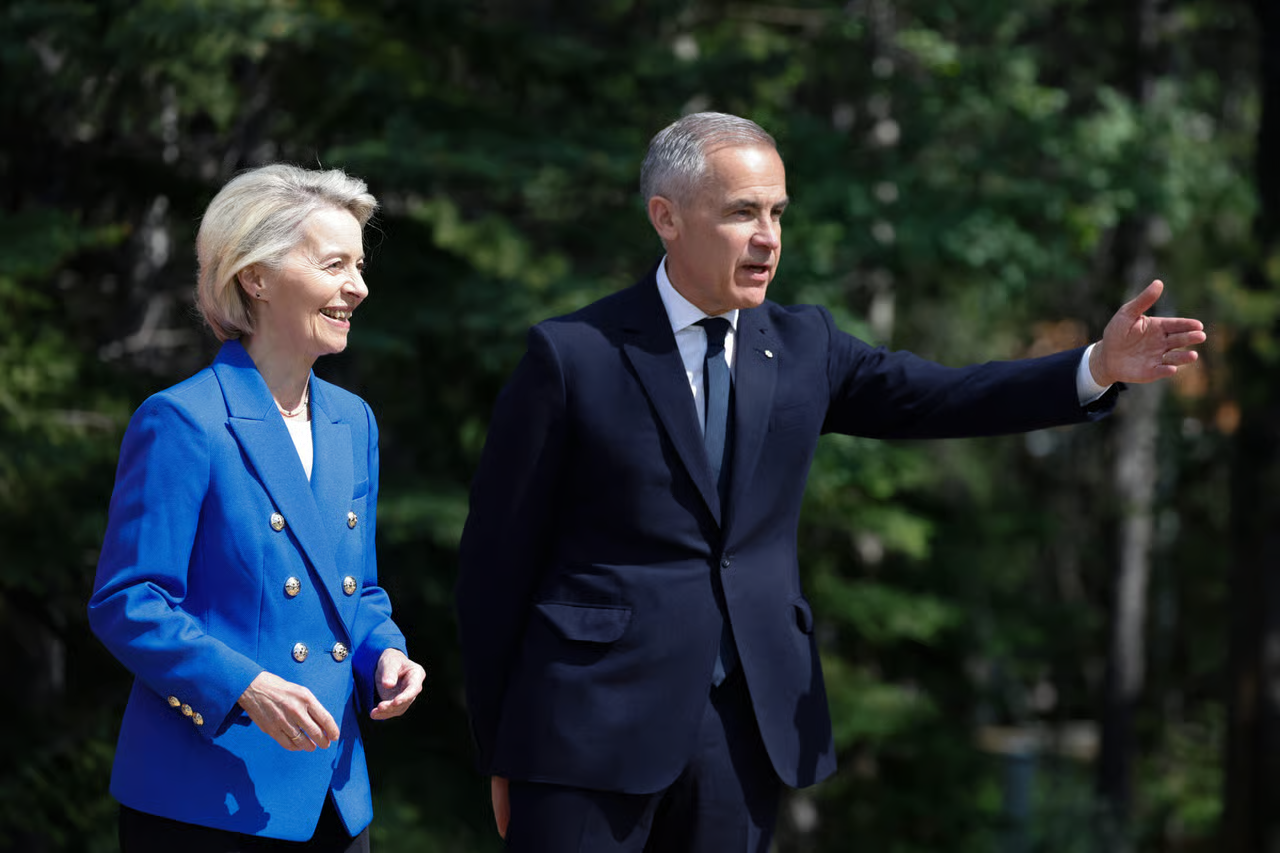 El primer ministro canadiense, Mark Carney, con Ursula von der Leyen, presidenta de la Comisión Europea