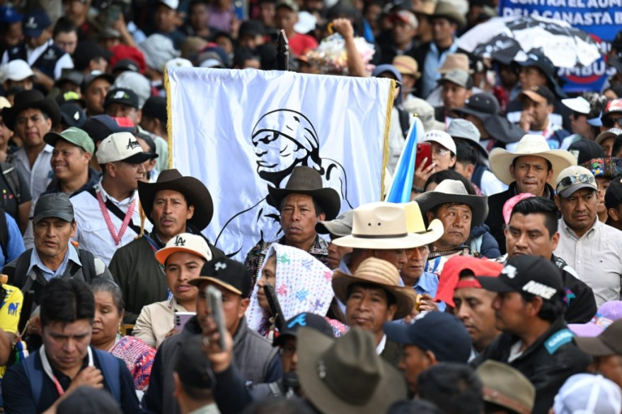 Varios sectores, entre ellos sindicatos, grupos civiles y de comerciantes, reclaman desde hace dos meses la intervención estatal con manifestaciones y cortes de rutas a nivel nacional.