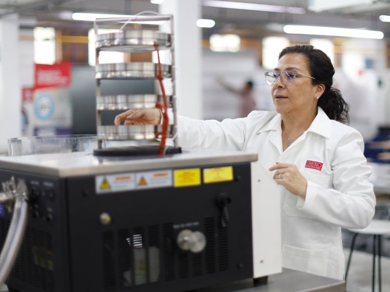 jefa de la Planta Piloto de Ingeniería de Alimentos de la Universidad Iberoamericana, Mónica Vianey Basave Rivera (2)