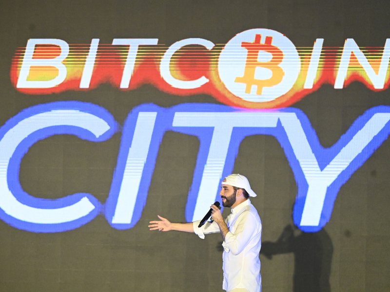 bukele presidente el salvador bitcoin fmi
