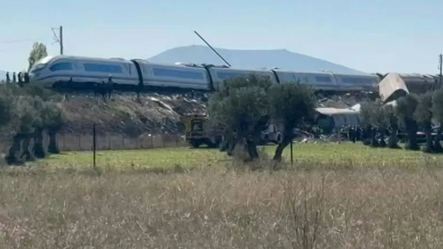Al menos 68 personas fallecieron y decenas resultaron heridas el miércoles cuando un tren de alta velocidad colisionó con otro a unos 150 kilómetros al sur de Madrid