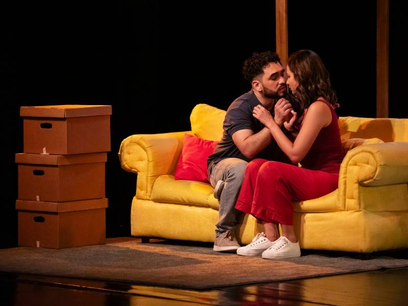 Comedia "Así de simple" debuta en el Teatro Luis Poma como parte del Acto III de 2026