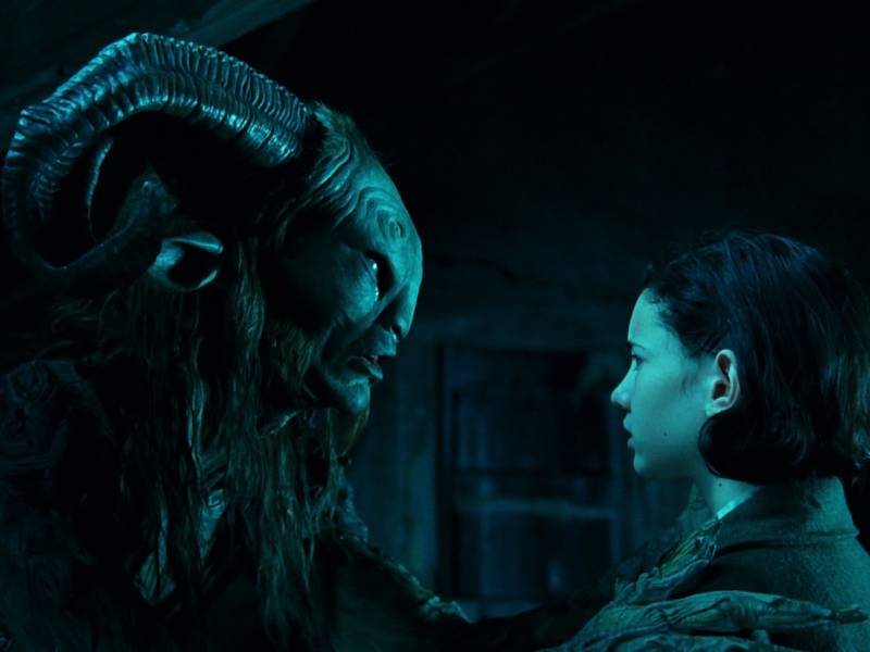 Escena de El Laberinto del Fauno, Ofelia con el persona fantástico