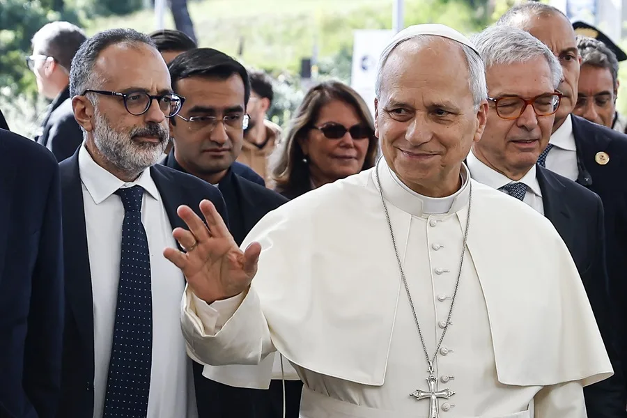 El papa León XIV llega al Hospital Universitario Agostino Gemelli de Roma, Italia. EFE
