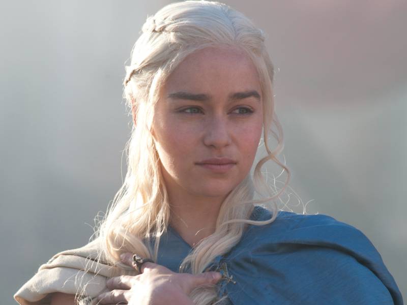 Emilia Clarke como Daenerys Targaryen