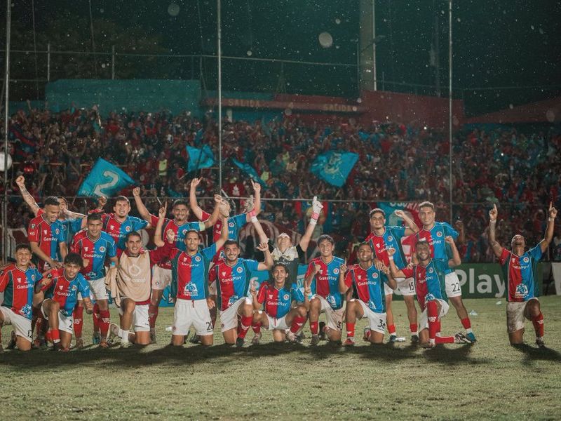 Festejo jugadores FAS ante Alianza