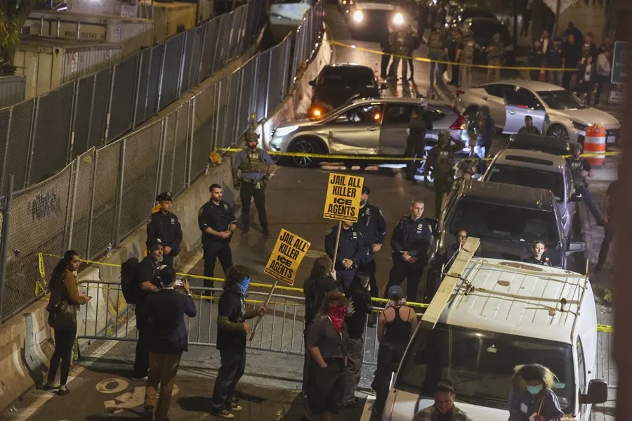 Decenas de personas se concentraron frente al NewYork-Presbyterian Allen Hospital, en el barrio neoyorquino de Inwood, al que fue trasladado el migrante herido