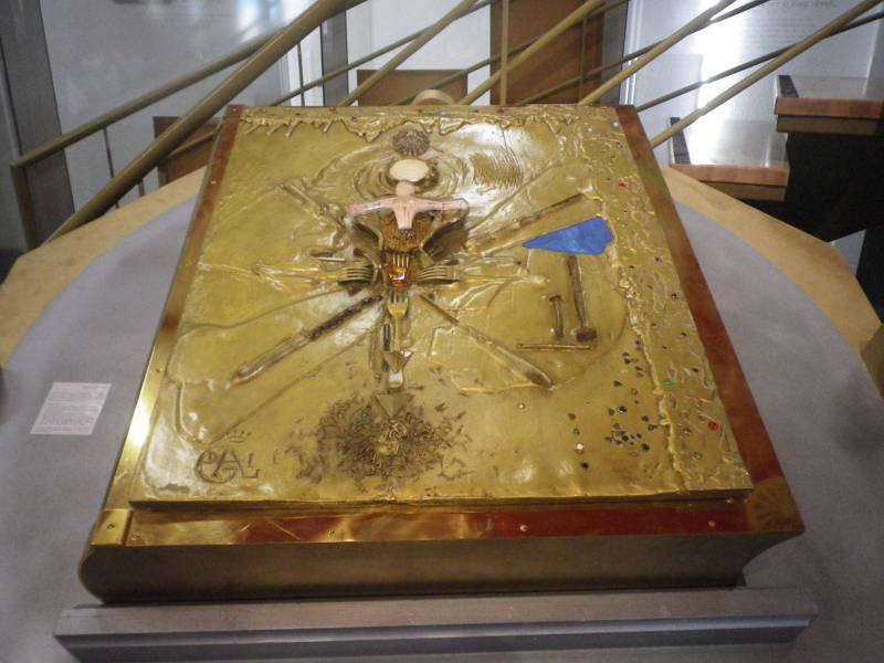 Exposición permanente dedicada al Libro del Apocalipsis.