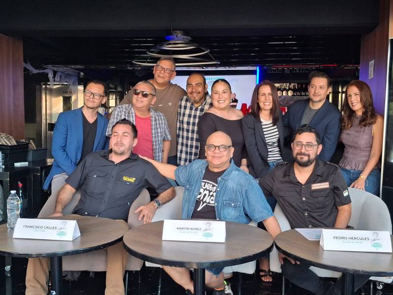 Los Prueba Unidos y sus Amigos en conferencia de prensa
