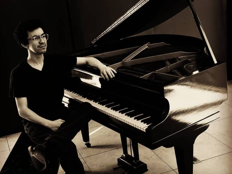 Compositor y músico Mauricio Trabanino