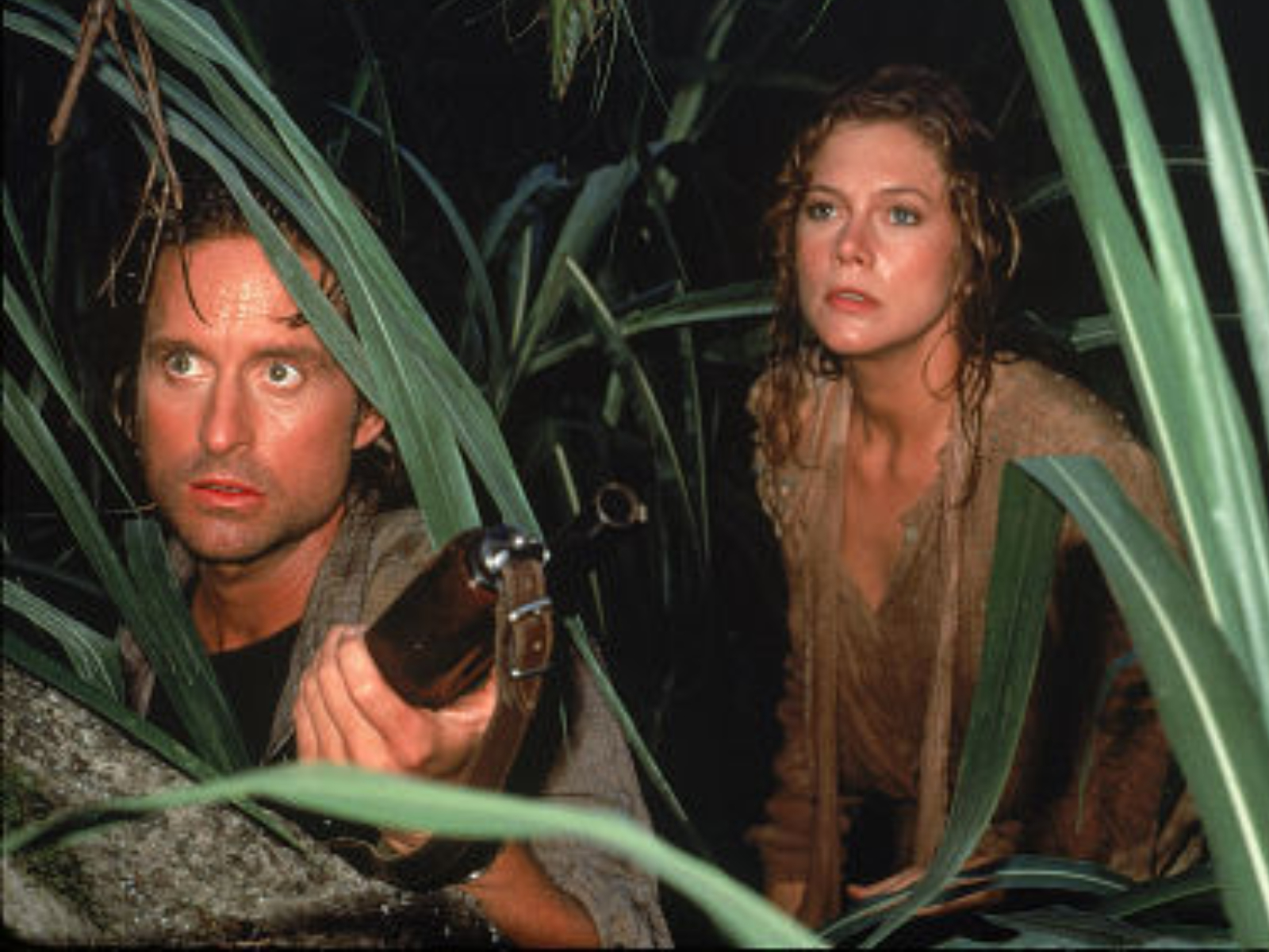 Michael Douglas y Kathleen Turner en el filme "Romancing the Stone"