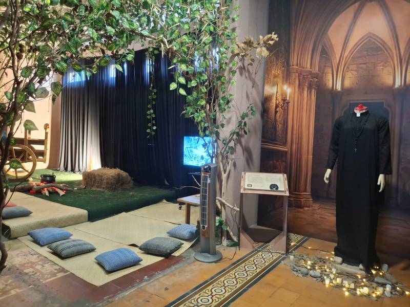 Sala principal de la muestra "Ecos de la noche" del CEDART